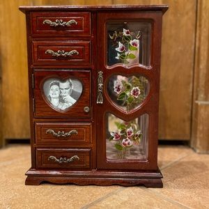 Vintage wooden jewelry box. Managing color. 4 drawer. Picture heart, stain glass